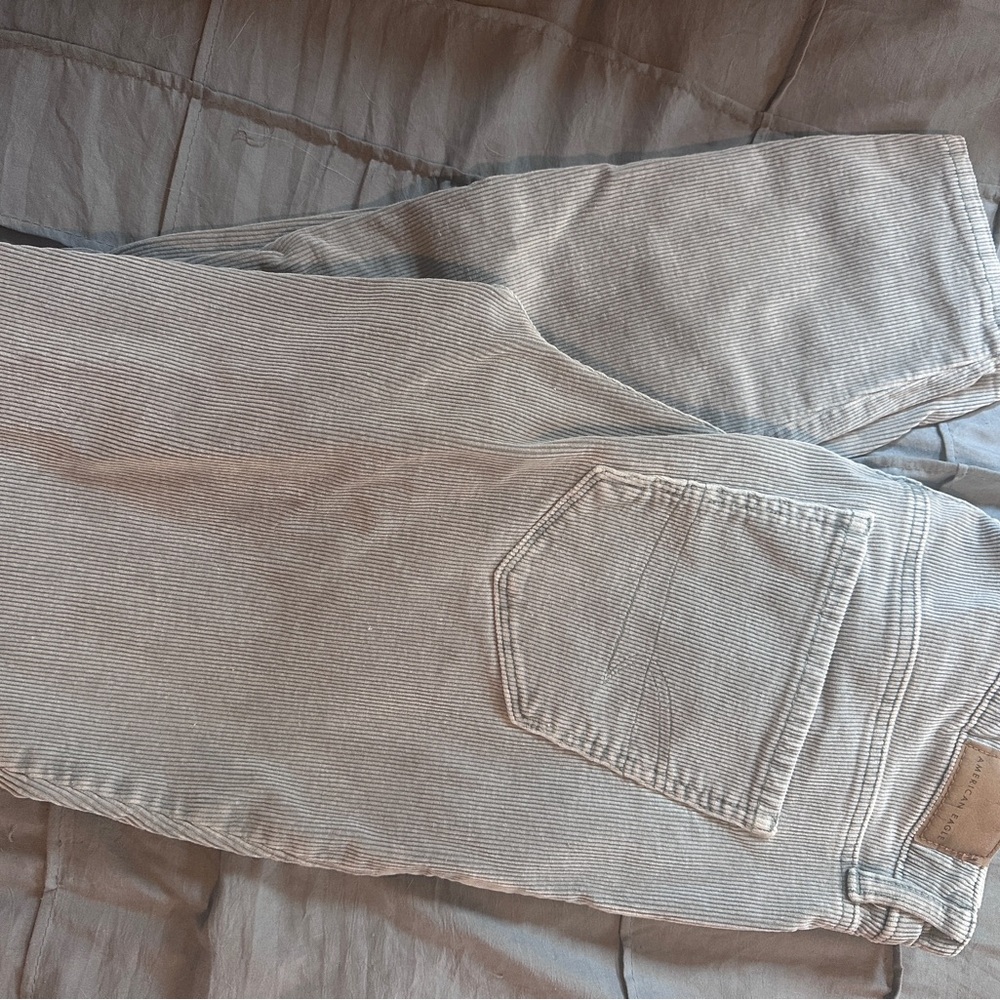 American Eagle women’s size 6 regular skinny corduroy